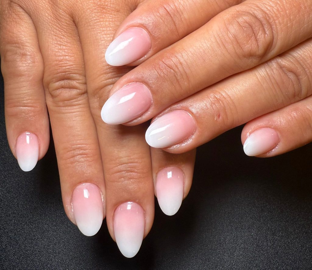 Baby-Boomer-Nägel in Mandelform – Nailounge 101, Nagelstudio Berlin-Westend